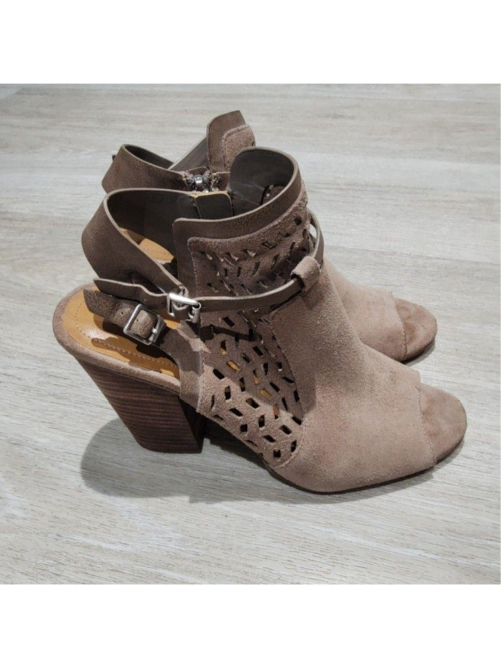 BCBGeneration Sandals Womens 7.5 Beige Faux Suede Cutout Block Heel Zip Casual